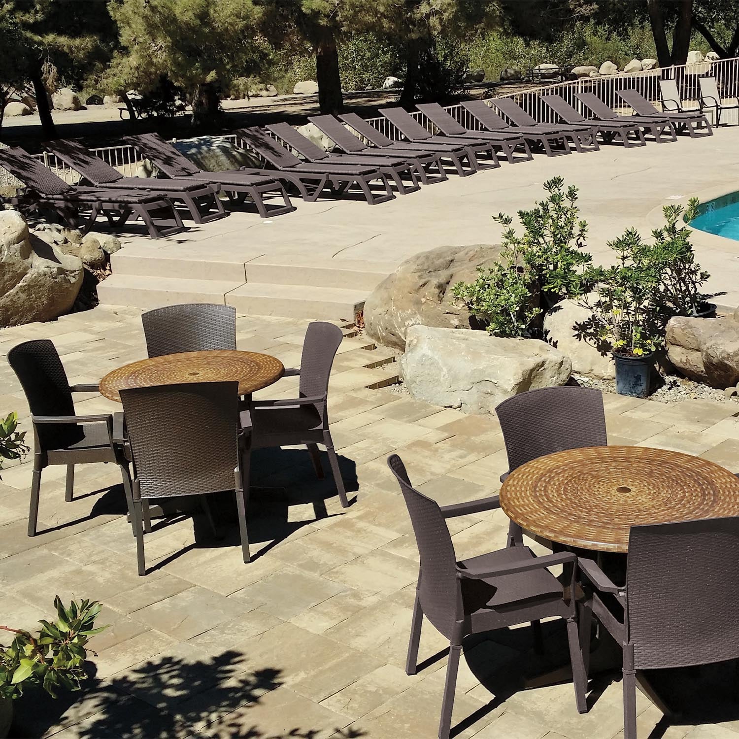 Grosfillex patio online set